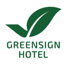 Das grüne Logo von Greensign Hotel mit einem stilisierten Blatt darüber.