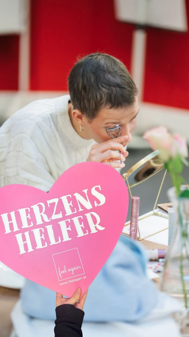 Der Verein Feel Again setzt sich mit großem Engagement dafür ein, krebserkrankten Frauen Momente des Wohlbefindens, der Selbstwahrnehmung und der Gemeinschaft zu schenken.

Bei einem Wohlfühlvormittag im Hotel Weitzer standen ein Make-up-Workshop und ein anschließendes Fotoshooting im Mittelpunkt – als Einladung, für ein paar Stunden aus dem Alltag auszusteigen und sich selbst mit liebevoller Aufmerksamkeit zu begegnen.

Wir freuen uns sehr, dass @feelagain.at  bei uns den passenden Rahmen für diese wertvolle Arbeit findet. 💝

@laurajagoschuetz.fotografie 
@corneliagraner 

Fotos credits: (c) Laura Jagoschütz

#hotelweitzer #FeelAgain