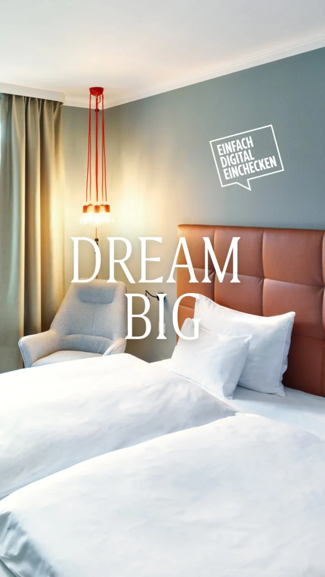 Dream Big & enjoy!💭📕

Das “Dream Big” Zimmer in unserer Dream Machine ist kompakt und mitten in der Innenstadt, genau richtig für alle, die Graz erleben wollen.

Auf 15 bis 20 m² findet man alles, was man braucht: Ein bequemes Doppelbett mit Lederhaupt, eine Kaffeemaschine für den ersten Kaffee des Tages, einen Schreibtisch und ein separates Bad mit Dusche.✨
Je nach Zimmer geht der Blick in den Innenhof oder direkt auf die Griesgasse – mit Stadtgefühl gleich vor dem Fenster. 🛏️🏙️

#hotelweitzer #graz